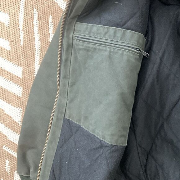 Carhartt Distressed RN#14806
J130 MOS Green Hooded Chore Workwear Coat Sz XLT - Picture 11 of 17